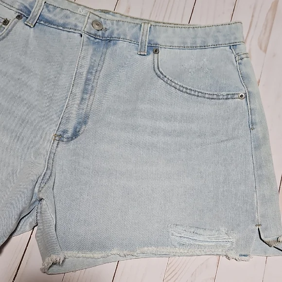 No Boundaries Blue Jean Shorts Distressed Light Wash - Picture 3 of 8